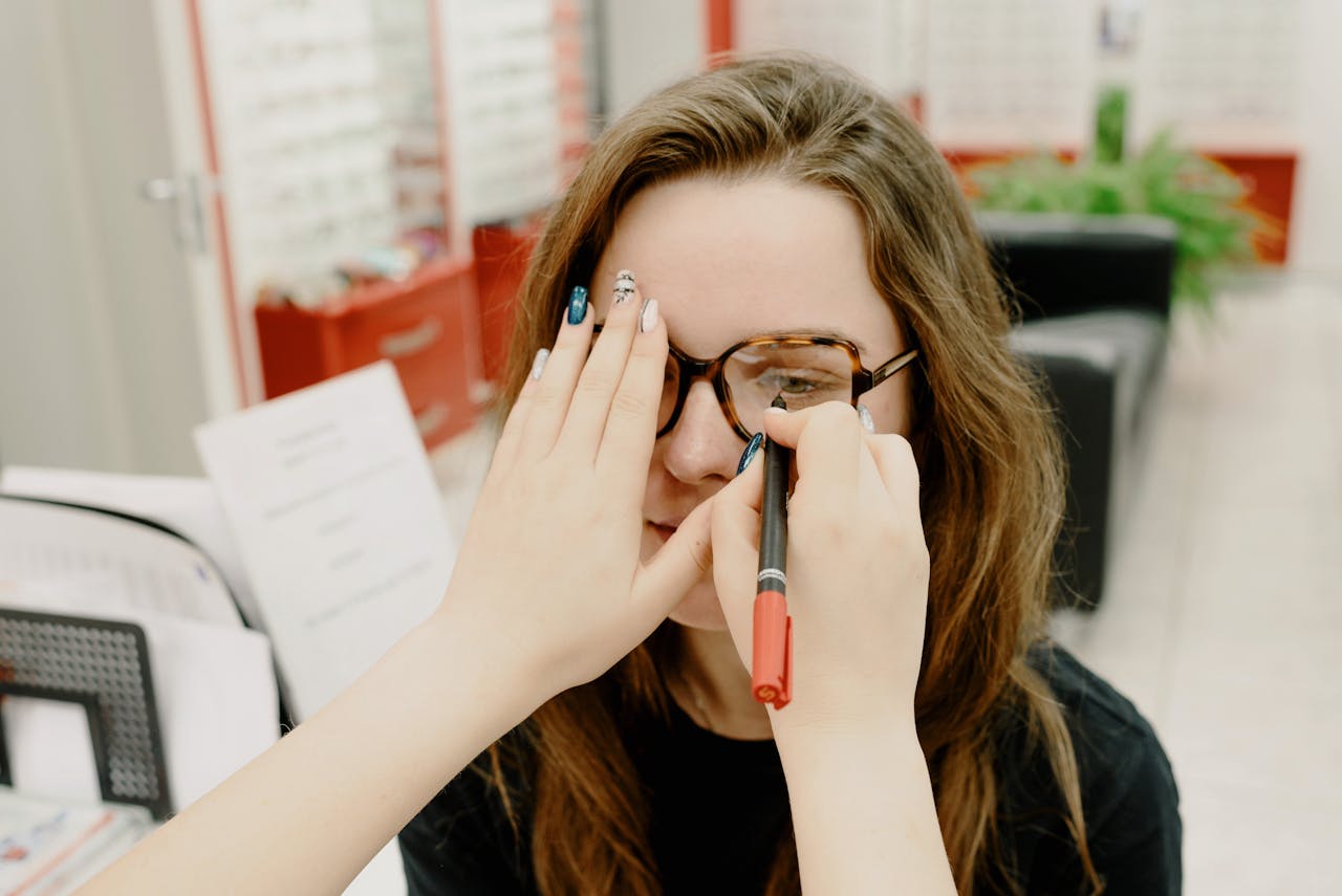 Un opticien en ligne nommé www.designerseven.com propose les tarifs les plus bas