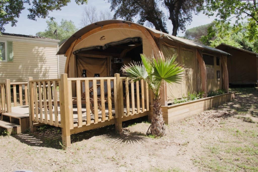 Profitez de votre séjour en famille d’une façon originale, en optant pour l’une des tentes du camping Site de Gorge Vent !